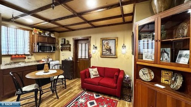 Retreat To Renowned Historic Bed & Breakfast, Vermilion Park Inn - photo 9