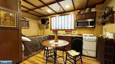 Retreat To Renowned Historic Bed & Breakfast, Vermilion Park Inn - photo 10
