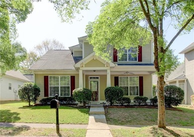 Charminig 3 bedroom / 2.5 bathroom traditional styled home is - photo 1