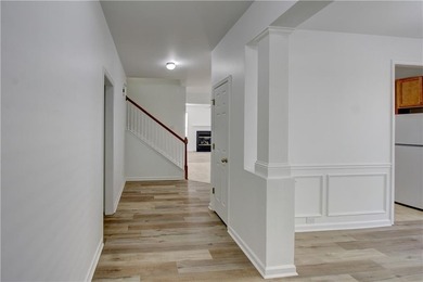 Charminig 3 bedroom / 2.5 bathroom traditional styled home is - photo 6