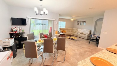 Welcome to this very well kept four-bedroom, two-bathroom - photo 7