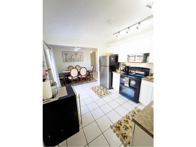Welcome to this waterfront single-story residence in the Kenwood - photo 6