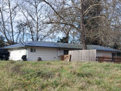 South Umpqua River Home For Sale in Myrtle Creek Oregon
