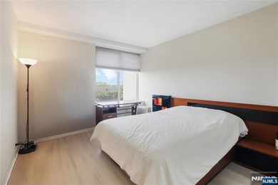 Corner end unit! Spacious two-bedroom, two-bathroom residence in - photo 11