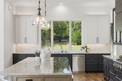 Reintroducing this 2021 custom built home with a newly - photo 12