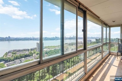 Corner end unit! Spacious two-bedroom, two-bathroom residence in - photo 14