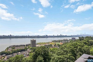 Corner end unit! Spacious two-bedroom, two-bathroom residence in - photo 16