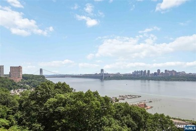 Corner end unit! Spacious two-bedroom, two-bathroom residence in - photo 17