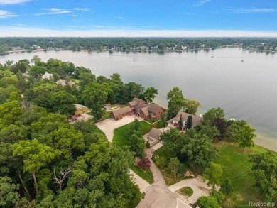 **Stunning Walnut Lake Waterfront on Cove Lane** Welcome to 130 - photo 17