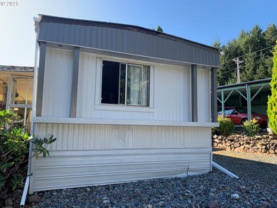 This bright and cheery 2/2 located up the Chetco River above the - photo 19