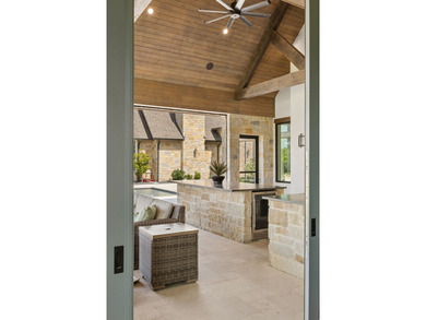 Reintroducing this 2021 custom built home with a newly - photo 26