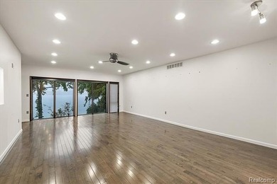 **Stunning Walnut Lake Waterfront on Cove Lane** Welcome to 130 - photo 33