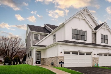 Lake Townhome/Townhouse For Sale in Aurora, Illinois