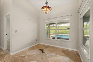 Bright and light meticulously maintained 4 bedrooms, 3 full - photo 2