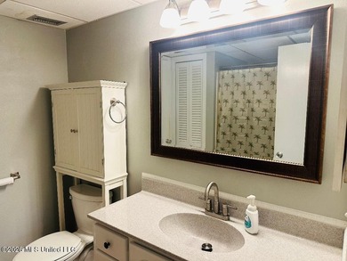 This beautifully one-bedroom, partially furnished refreshed - photo 14