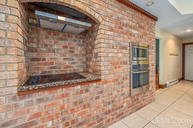 Some homes simply check the boxes. This one defines the - photo 15