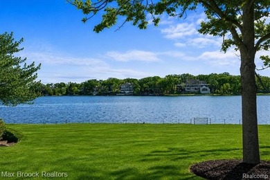 Perched above the shoreline with sweeping, unobstructed views - photo 4