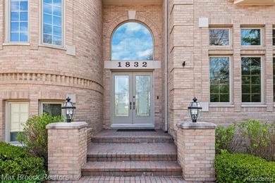 Perched above the shoreline with sweeping, unobstructed views - photo 8