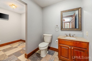 Some homes simply check the boxes. This one defines the - photo 32