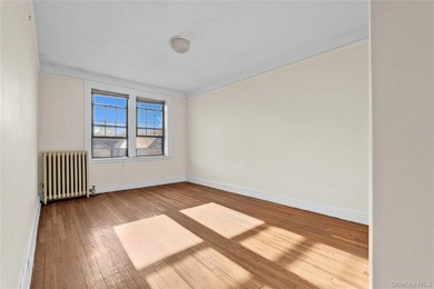 Welcome to this spacious and well-maintained two-bedroom - photo 9