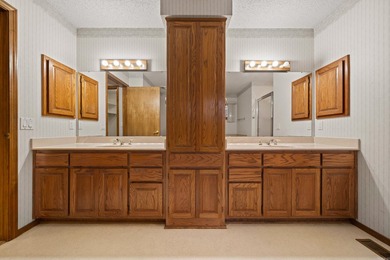 Welcome to your dream retreat, a single-level 3-bedroom, 2 - photo 15