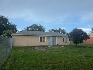Opportunity awaits with this cute 2BR, 1.5-bath home in the - photo 2