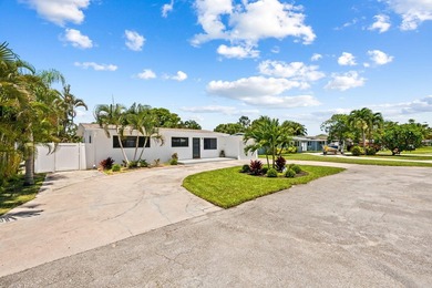 Welcome to this beautifully updated 3-bedroom, 2-bath residence - photo 23