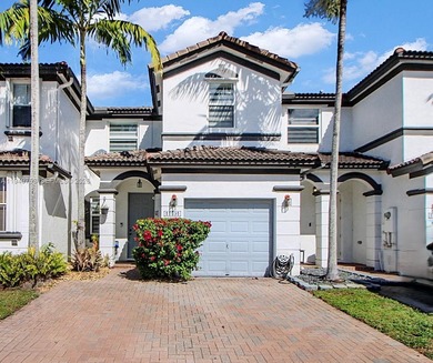 (private lake, pond, coastal) Townhome/Townhouse For Sale in Doral Florida