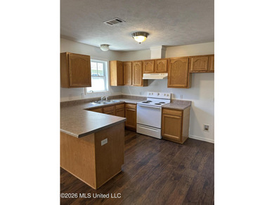 Welcome home to this cozy 3 bedroom, 1 bath property featuring a - photo 5