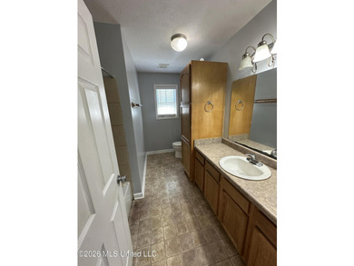 Welcome home to this cozy 3 bedroom, 1 bath property featuring a - photo 9