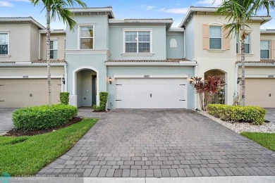 (private lake, pond, creek) Townhome/Townhouse For Sale in Hollywood Florida