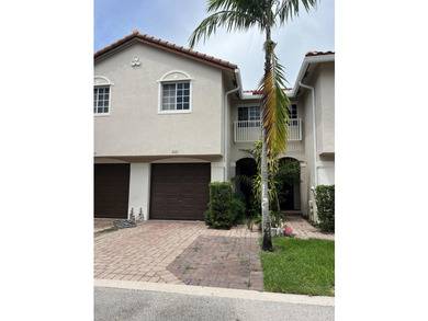 Spacious 3 bedroom, 2.5 bathroom with 1 car garage. Roof is 6 - photo 1