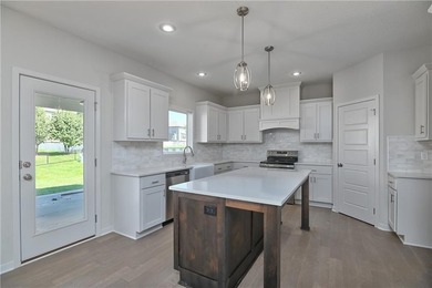 This stunning 2-story Harlow 5 home offers 5 bedrooms, 4 baths - photo 18