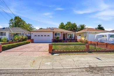 Welcome to this charming 4-bedroom, 2-bathroom with a bonus - photo 1