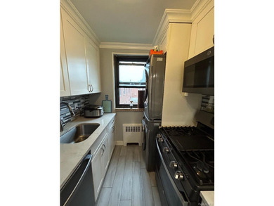 Rare For Sale Totally Renovated Two Bedroom (Size 4.5, 720 - photo 3