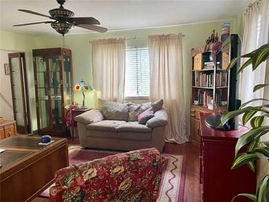 Well cared for 2 story colonial style home in the non HOA - photo 22