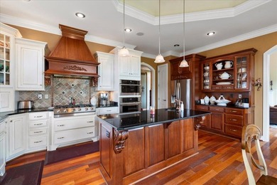 Luxury, timeless craftsmanship, and breathtaking golf course - photo 24