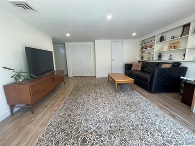 Welcome to this beautifully maintained split-level home located - photo 25