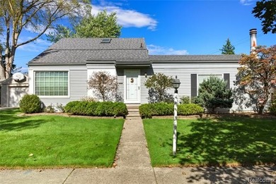 (private lake, pond, creek) Home Active Under Contract in Huntington Woods Michigan