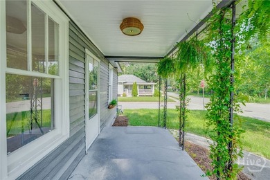 3-bedroom, 2-bath bungalow in the heart of Savannah, just - photo 1