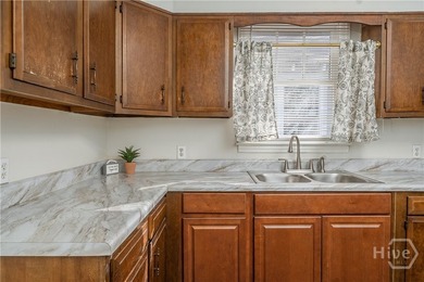 3-bedroom, 2-bath bungalow in the heart of Savannah, just - photo 9