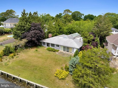 ** Rare Mid-Century Modern Waterfront Sanctuary on Bay View - photo 3