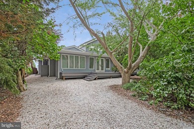 ** Rare Mid-Century Modern Waterfront Sanctuary on Bay View - photo 9