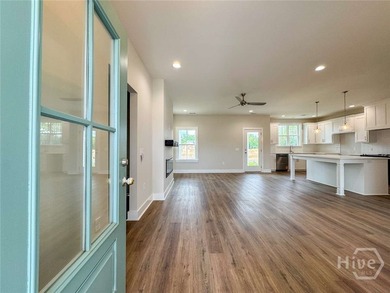The charming Caitlin Coastal Cottage offers 3 bedrooms and 2 - photo 3