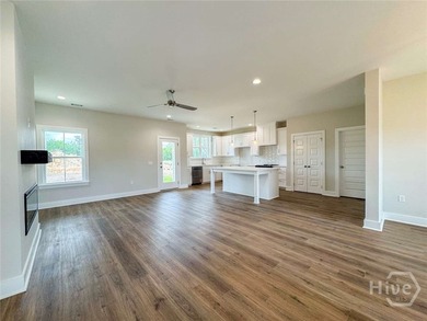 The charming Caitlin Coastal Cottage offers 3 bedrooms and 2 - photo 4