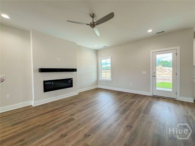 The charming Caitlin Coastal Cottage offers 3 bedrooms and 2 - photo 6
