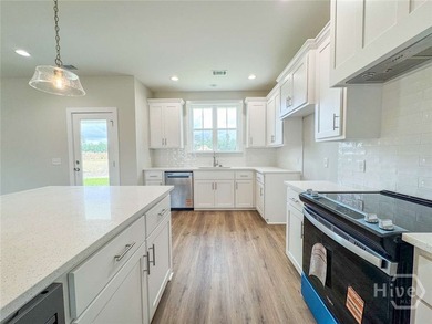 The charming Caitlin Coastal Cottage offers 3 bedrooms and 2 - photo 8