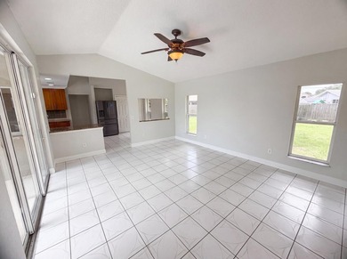 Step into 711 SE Celtic Ave, recently refreshed with fresh - photo 9