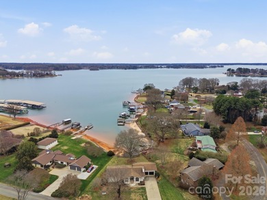 Lake Norman Home For Sale in Mooresville North Carolina