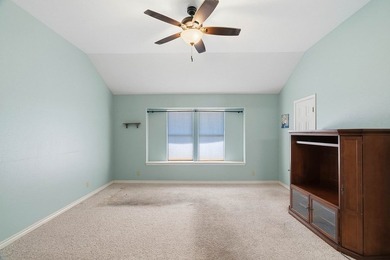 NEW PRICE AND NEW CARPET! Fairway Location | Single Story - photo 11